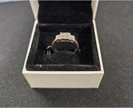 12 STONE DIAMOND RING ON 18 CARAT GOLD SHANK, DIAMONDS 1CT COLLECTIVELY, WEIGHT APPROX 4.2 GRAMS