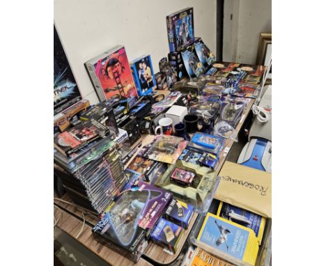 LARGE COLLECTION OF VARIOUS STAR TREK MEMORABILIA MODELS, TOYS, JIGSAWS, FRIDGE MAGNETS, MUGS, DVD'S, NEXT GENERATION BOOKS E