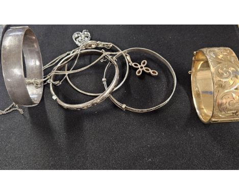4 SILVER BANGLES, GOLD PLATE BANGLE, SILVER NECK CHAIN &amp; HEART SHAPE PENDANT, SILVER NECK CHAIN &amp; SILVER AMBER CROSS 