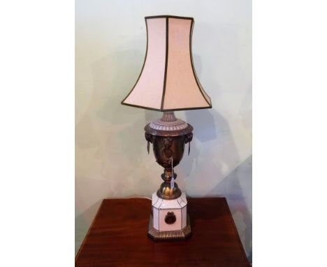 A contemporary gilt brass and ceramic table lamp in the classical style (83cm to include shade).