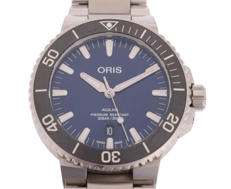 ORIS - a stainless steel Aquis automatic calendar bracelet watch, ref. 01 733 7730 4135-07 8 24 05PEB, blue dial with silvere