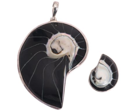 A large sterling silver onyx and mother-of-pearl 'Ammonite Fossil' matching pendant and ring set, pendant 75.7mm, ring size N