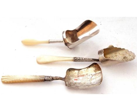 Mixed Lot: three mother of pearl handled and silver caddy spoons/shovels to include a George V example, London 1911, a furthe