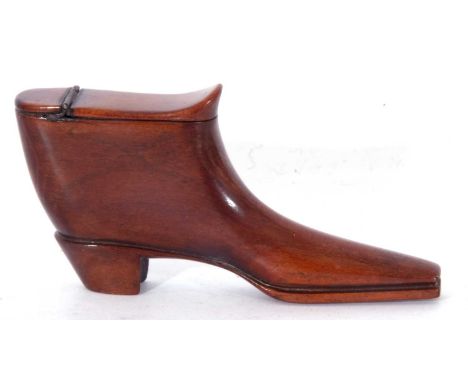 Novelty 19th century snuff box in the form of a boot fitted with hinged lid
