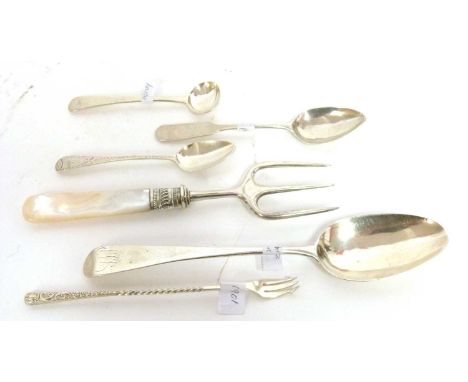 Mixed Lot including a George III table spoon in Old English pattern, London 1792 by Samuel Godbhere and Edward Wigan, two Geo