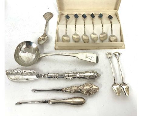 Mixed Lot: George IV Irish sauce ladle, Fiddle pattern with oval bowl, Dublin 1820, probably by James Scott, a Victorian butt