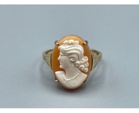 Ladies 9ct gold cameo ring 2.86g size L1/2