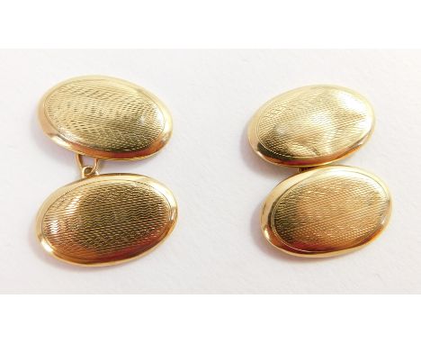 A pair of 9ct gold oval chain link cufflinks, with engine turned decoration, 2.6g.