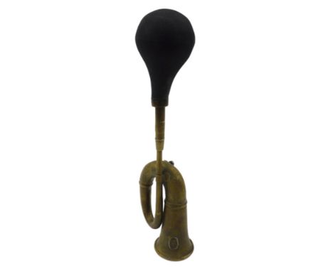 A replica brass Deluxe vintage car horn. 