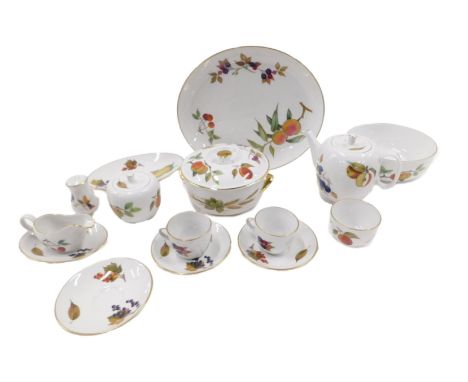 A quantity of Royal Worcester Evesham pattern oven to tableware, to include teapot, casserole, etc.