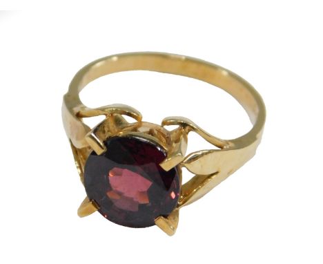 A 20thC garnet single stone dress ring, set with circular faceted cut deep ruby garnet, 9.6mm x 9.6mm x 6mm, approx 4.48ct, o