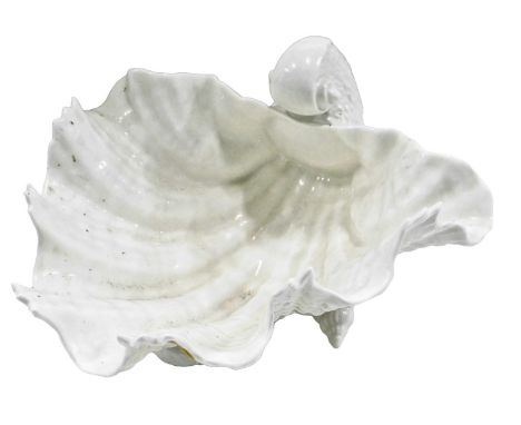 Royal Worcester. A plain glazed shell shaped dish, G971, 20cm wide.