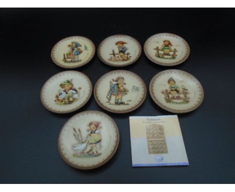 7 Goebel Hummel miniature collectors plates to incl 980, 974, 992, 986, 991, 989 and 984, 8cm in dia