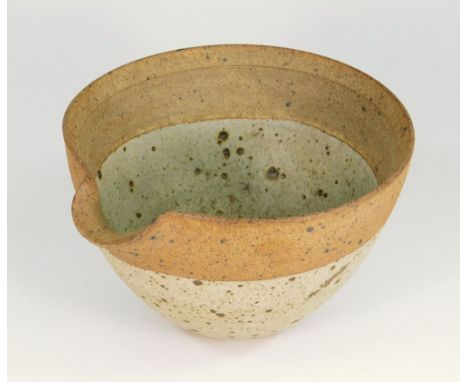 ROBIN WELCH A pouring basin. Impressed name mark. Diameter 20cm.