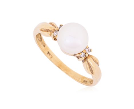 AN AKOYA CULTURED PEARL AND DIAMOND RING
Featuring a cultured Akoya pearl measuring approximately 6.8mm, mounted on a yellow 