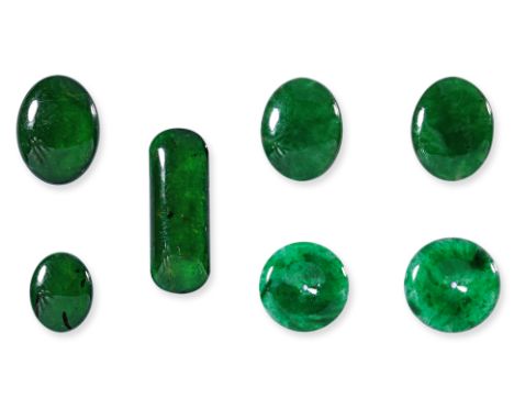 A GROUP OF SEVEN LOOSE JADE PIECES
Featuring seven loose jade pieces of various shapes and quality, with some possibly double