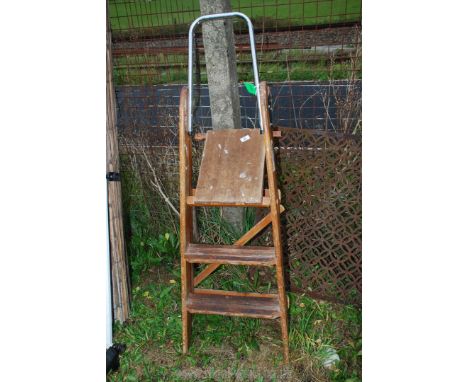 A wooden 3 rung step ladder.