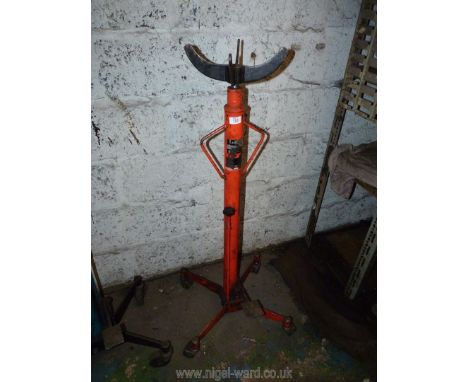 Weber Gearbox lift pillar, red.TO BE COLLECTED FROM ROSS-ON-WYE, Call for details - 01981240140.