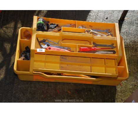 A two tier tray of tools and a Donkie