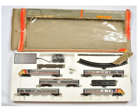 Hornby R543 Advanced Passenger Train APT Train Set, containing 2 APT Driving Trailers, 2 APT Van Trailers, APT Power Car, lar