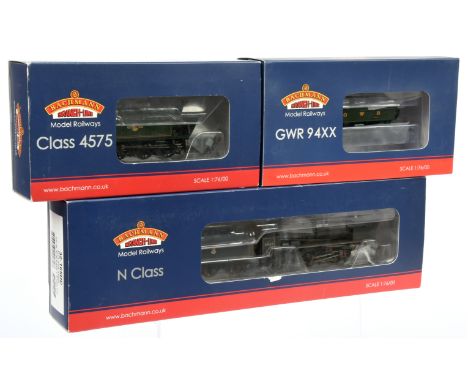 Bachmann 00 Gauge group of Steam outline Locomotives consisting of 32-165DC 2-6-0 Loco &amp; Tender BR black class N No.31869
