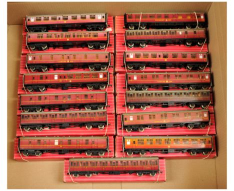 Hornby Dublo a boxed group of BR maroon coaches to include 4071 BR maroon Restaurant Car, 3x 4078 Comp Sleeping Cars and othe