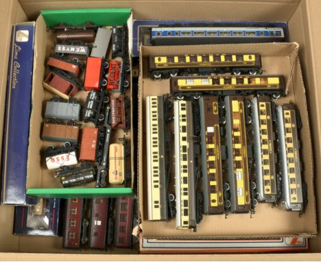 Bachmann, Lima, Mainline &amp; others, boxed &amp; unboxed rolling stock. To include Bachmann 33-857 LMS Grey 30 Ton Bogie Bo