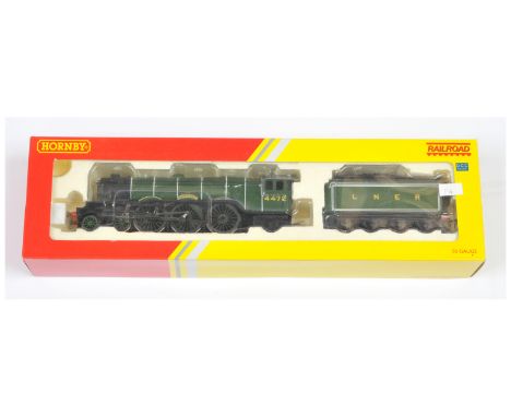 Hornby China R2675 4-6-2 LNER Green A1 4472 Flying Scotsman. Comes with 2x crew figures &amp; requires some cleaning. Conditi