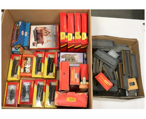 Hornby qty of Wagons, Buildings &amp; Trackside Accessories. To include Wagons Thomas &amp; Friends R9006 Tar &amp; R9233 Oil