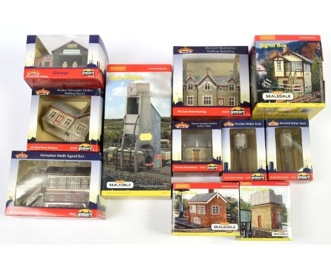 Hornby Skaledale &amp; Bachmann Scenecraft Trackside Items. To include R8534 Signal Box; R9641 Ash Plant; Bachmann 44-012 Mar