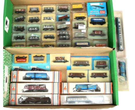 Peco &amp; Lima, Hornby Minitrix N gauge group of boxed rolling stock. To include KNR67 Grain Bulk wagon, closed van "Fyffes 