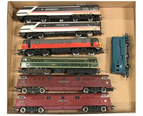 Triang &amp; Hornby group of Diesel &amp; Electric loco's. To include Triang BR Green D5572 Class 31 - has been over varnishe