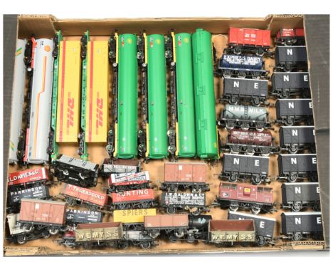 Hornby &amp; Bachmann group of unboxed wagons. To include twin&nbsp; bogie tank wagon "BP"; twin bogie flat bed container wag