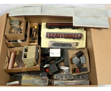 Hornby &amp; Similar an unboxed group to include Hornby HM3000 Controller and other items (see photo). Conditions are general