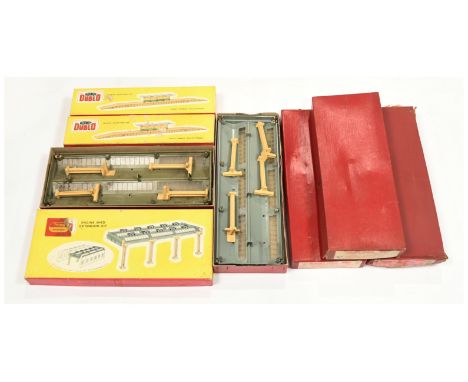 Hornby Dublo group of Engine Shed Extensions &amp; Island Platform Kits. Comprising 4x 5006 Engine Shed Extension Kit &amp; 2