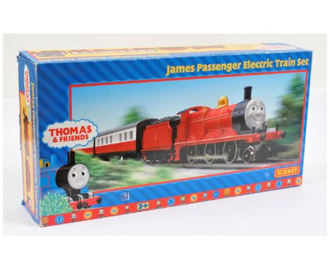 Hornby R9073 Thomas &amp; Friends James Passenger Train Set. Containing James Loco + 2x coaches &amp; track sections, Trakmat