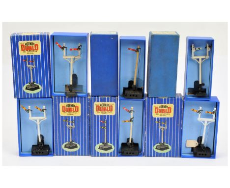 Hornby Dublo a boxed group of electric signals. Please note two signal are incorrect and are instead manual versions in elect
