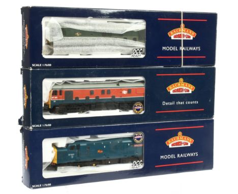 Bachmann 00 Gauge group of Diesel Locomotives consisting of limited edition 32-425Y class 24 2-tone weathered green No.D5072 