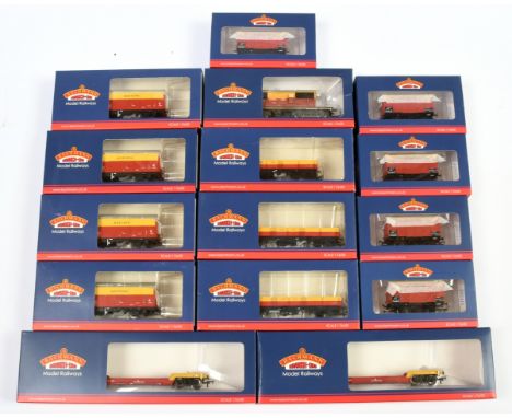 Bachmann 00 Gauge group of SATLINK&nbsp; wagons consisting of 33-901Z Bogie Well Wagon *2, 37-779Z Mogo Vans *5, 38-140Y Box 