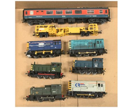 Bachmann &amp; Hornby China group of unboxed Diesel Locos &amp; Coach. Bachmann BR Blue Diesel Shunter 08507 - weathered fini