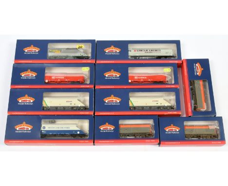 Bachmann 00 Gauge group of Goods wagons consisting of Bogie Hoppers and Cement wagons 38-201 Castle Cement, 37-327C Buxton Li