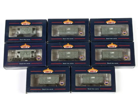 Bachmann OO Group of 8x wagons. Comprising 6x 37-800 LMS Grey 12 Ton planked ventilated vans; 33-801D BR Grey 20 Ton Brake Va