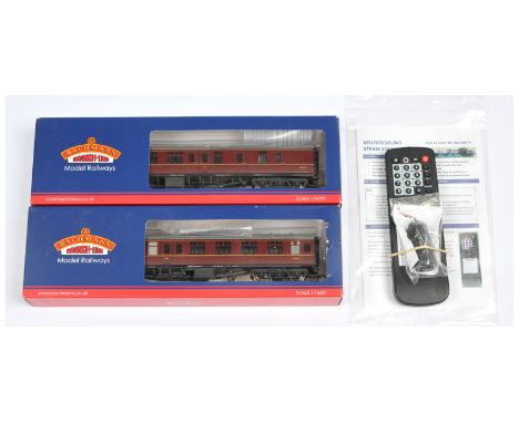 Bachmann 39-076G Pair of BR Maroon Mk.1 Brake / 2nd Coaches. Both are fitted with MyLocoSound, comes with battery, remote con