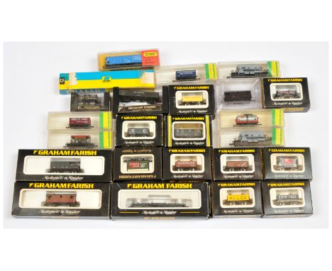 Graham Farish &amp; Minitrix group of boxed wagons. To include 373- 927 30 Ton Bogie Bolster GWR Grey; 2413 Twin Vent Van "Jo