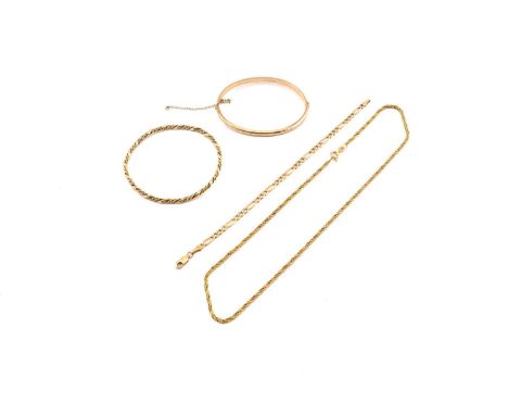 Miscellaneous jewellery items in 9ct yellow gold, including a twisted close bangle, London hallmarked '375' with maker's mark