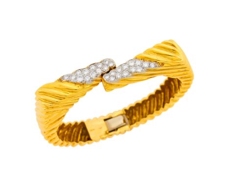 18 kt. yellow and white gold, 26 round diamonds ap. 1.50 cts., ap. 37.8 dwts. Inner cir. 6 1/4 inches.Diamonds: G-H-I-VS-SI.T