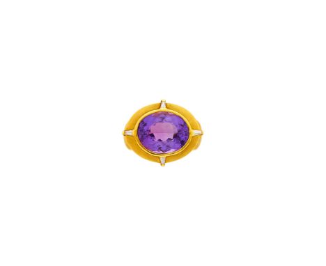 18 kt., one oval amethyst ap. 8.20 cts., 4 small tapered baguette diamonds, signed Morelli, ap. 10.5 dwts. Size 6.Amethyst: b