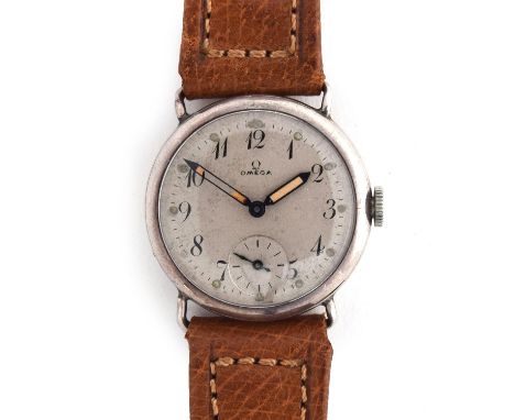 AN OMEGA SILVER GENTLEMAN'S WRIST WATCHCirca 1920s, white dial with painted Arabic numeralsMovement: 15J manual, adjusted to 