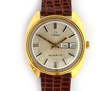 A TIMEX GENTLEMAN'S ELECTROMECHANICAL QUARTZ DAY DATE WATCHCirca 1970s 