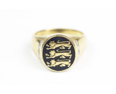 A silver gilt gentlemans signet ring, black enamelled with the 'three lions' within diamond set shoulders, stamped '925', wei